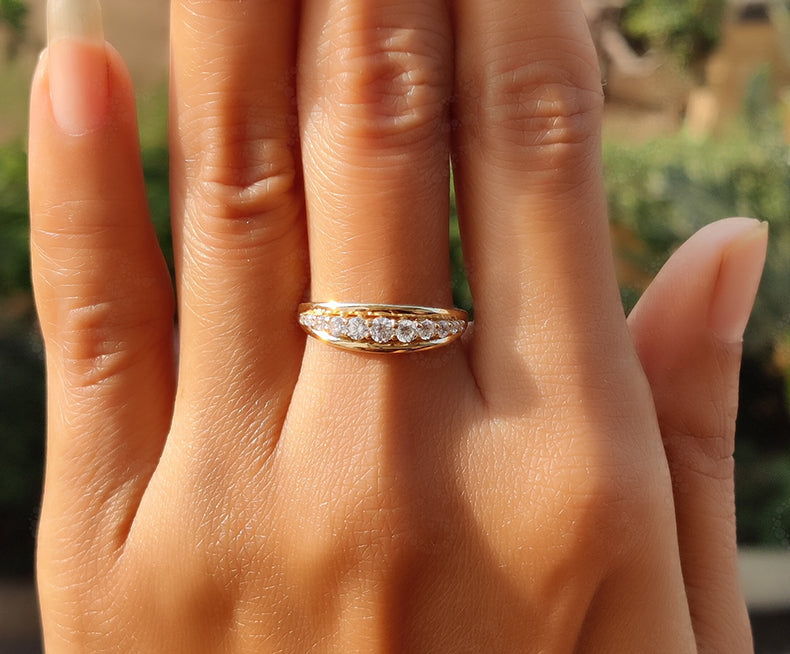 Elegant Brilliance: Graduated Round Moissanite Anniversary Ring in Silver and Gold