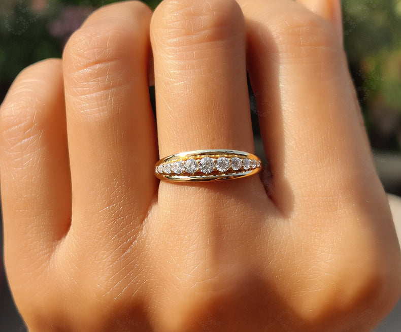 Elegant Brilliance: Graduated Round Moissanite Anniversary Ring in Silver and Gold