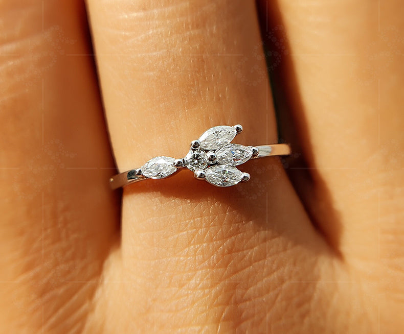 Elegant Marquise and Round Cut Minimalist Ring - Delicate Gold Wedding Band - Dainty Cluster Ring for Women - Stackable Beauty