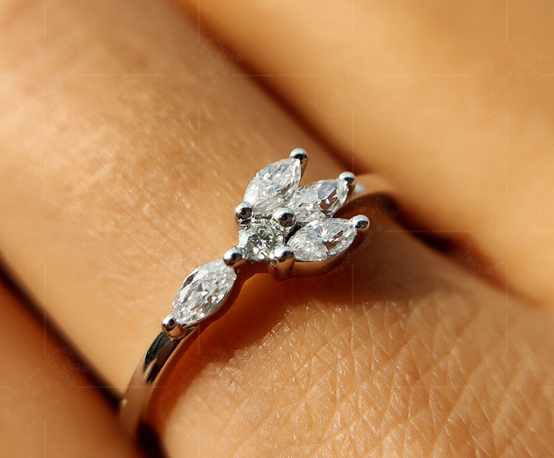 Elegant Marquise and Round Cut Minimalist Ring - Delicate Gold Wedding Band - Dainty Cluster Ring for Women - Stackable Beauty