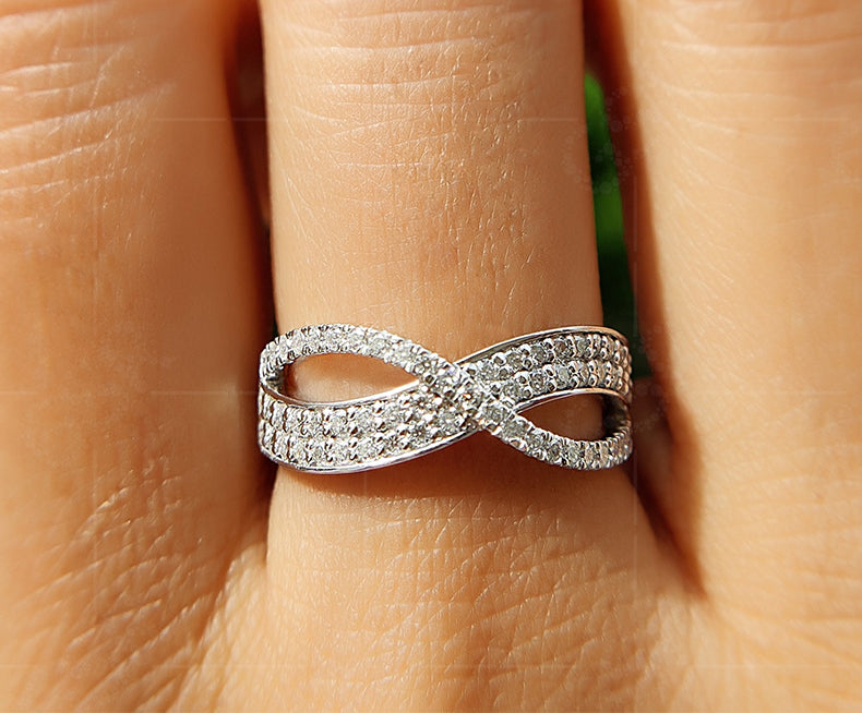 Elegant Moissanite Criss Cross Ring - X Shape Wedding Bands for Women - Stylish Crossover Statement Ring with Overlapping Multi-Row Design - Ideal Anniversary Ring