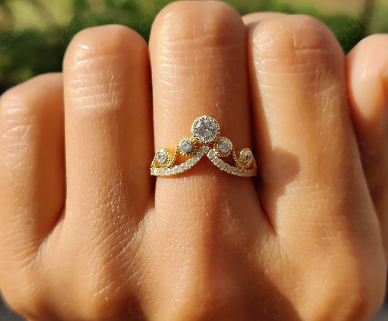 Elegant Royal Vintage Chevron Band - V Shape Moissanite Wedding Beauty - Silver and Yellow Gold Ring - Dainty Promise Ring - Anniversary Gift Ring