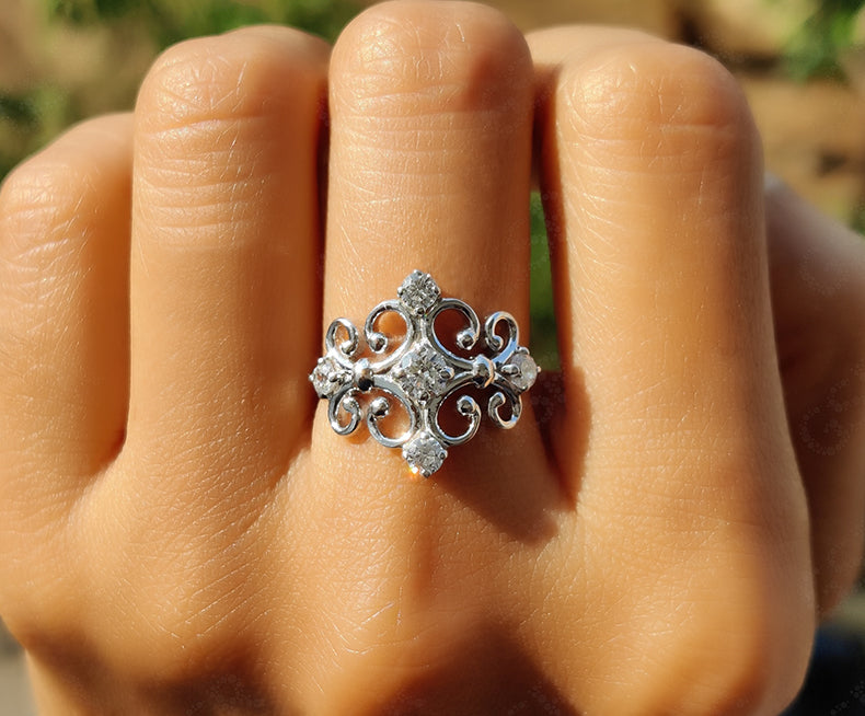 Elegant Royal Vintage Gold Ring - Art Deco Moissanite Beauty - Dainty Anniversary Ring with Floral Pattern - Unique Estate Jewelry Ring - Ideal Mother's Day Gift