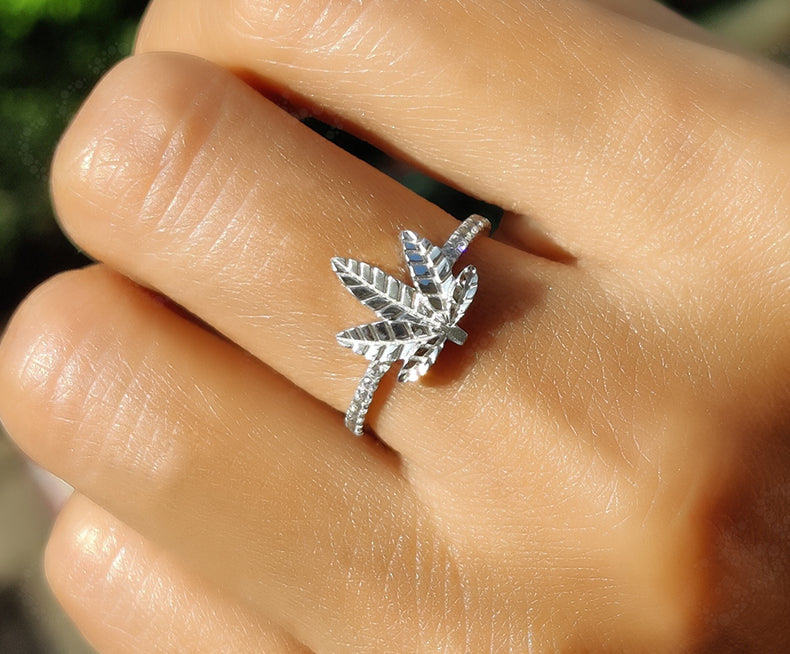 Elegant Silver and Gold Maple Leaf Ring - Nature-inspired Beauty - Versatile Leaf Jewelry, Ideal for Stackable Rings, Statement Ring for Women - Gelson World - Premium Silver and Gold Jewelry for USA Shoppers