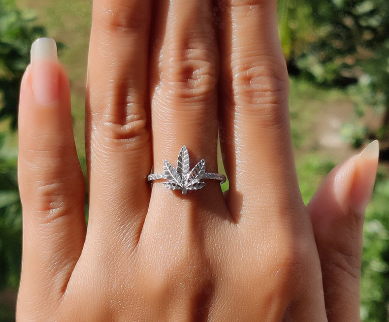 Elegant Silver and Gold Maple Leaf Ring - Nature-inspired Beauty - Versatile Leaf Jewelry, Ideal for Stackable Rings, Statement Ring for Women - Gelson World - Premium Silver and Gold Jewelry for USA Shoppers