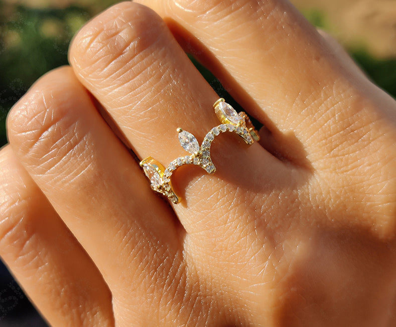 Elegant Wavy Moissanite Full Eternity Wedding Ring - Dainty Wavy Band with Silver and Gold Stacking Beauty - Minimalist Gold Ring, Unique Choice for Women