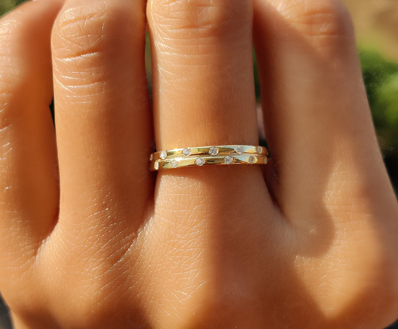 Radiant Zig Zag Moissanite Eternity Ring in Silver and Gold – A Unique Symbol of Love and Timelessness