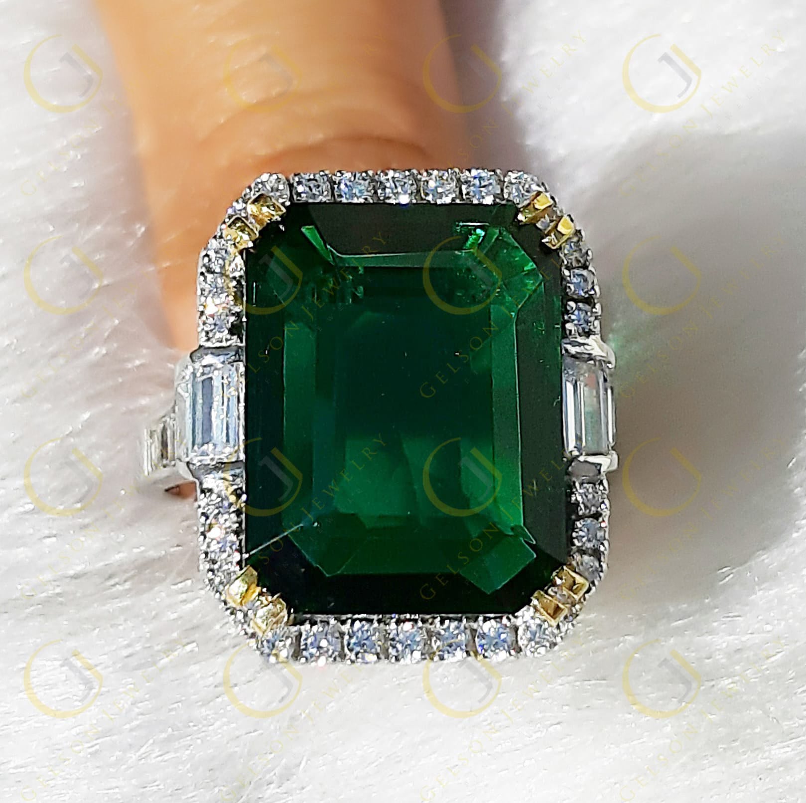 18 Ct Green Emerald Cocktail Halo Engagement ring, Vintage Wedding Ring, Sterling Silver, Celebrity Inspired jewelry, Ring for Women