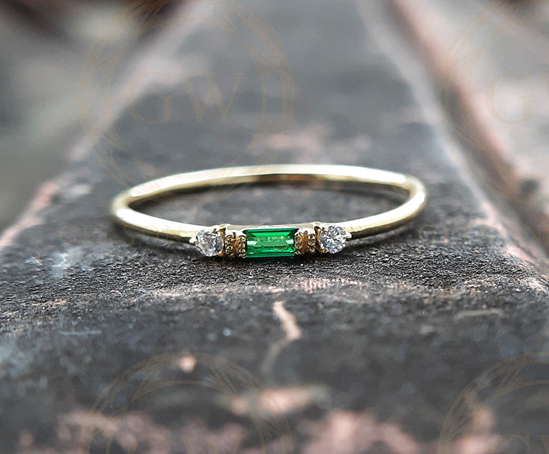 14K Gold Green Emerald Baguette Ring / 3 Stone Wedding Band Ring / Diamond Wedding Ring / Dainty Minimalist Ring / Stackable Ring For Women