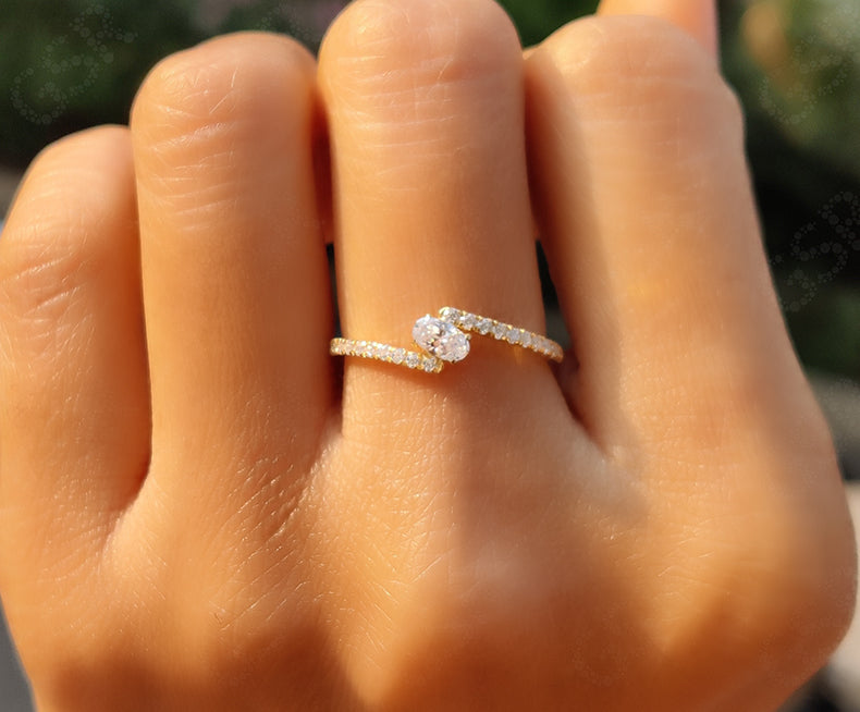 Timeless Elegance: Oval Moissanite Ring in Silver and Gold – The Perfect Cross Over Stacking Ring for a Minimalist and Dainty Women's Engagement Ring