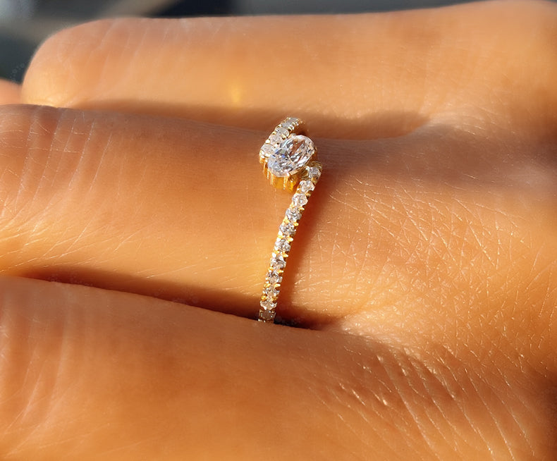 Timeless Elegance: Oval Moissanite Ring in Silver and Gold – The Perfect Cross Over Stacking Ring for a Minimalist and Dainty Women's Engagement Ring