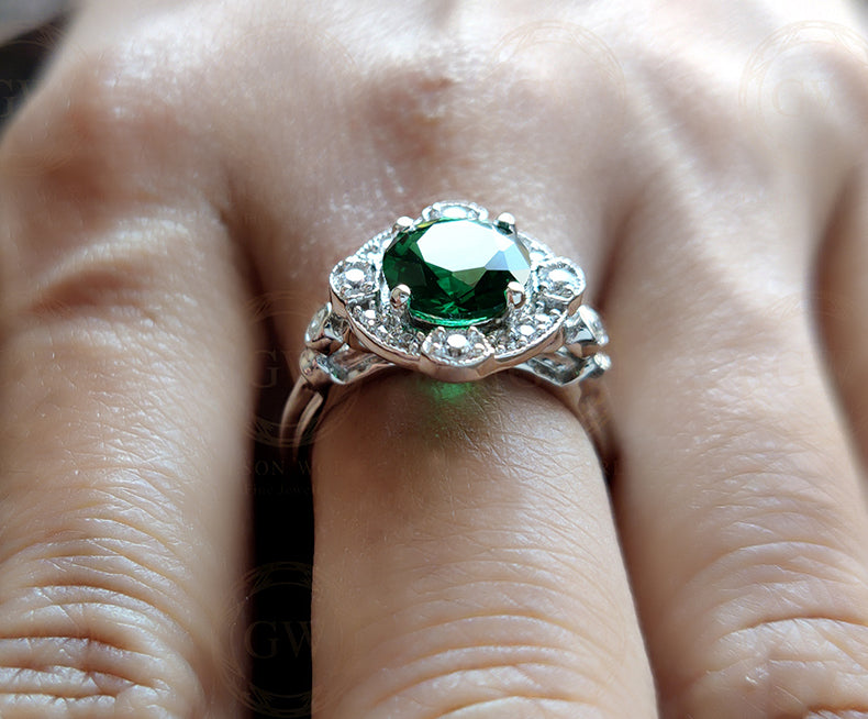 1.70 Ct Round Cut Green Emerald Vintage Engagement Ring, Emerald Gemstone Art Deco Halo Ring for women, Anniversary Silver Estate Ring