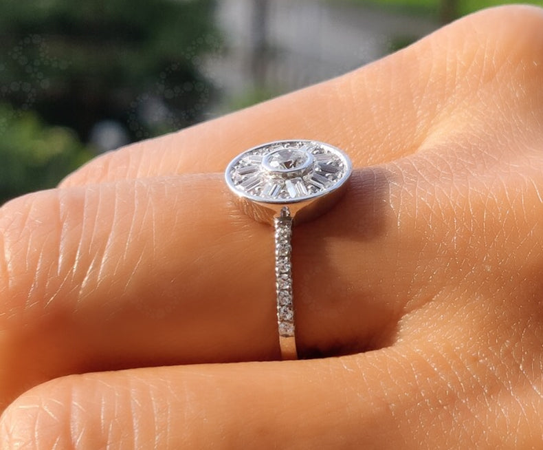 Round Cluster Ring - Elevate Your Style with a Moissanite Stacking Ring in Silver and White Gold, a Chic and Invisible Stackable Ring for a Minimalist Look, Ideal as a Dainty Promise Ring for Women