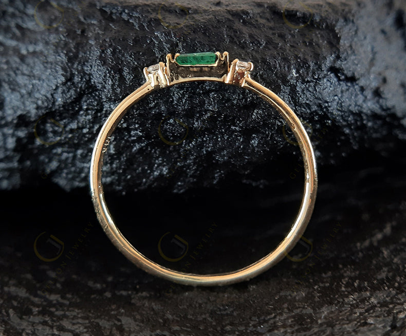 14K Gold Green Emerald Baguette Ring / 3 Stone Wedding Band Ring / Diamond Wedding Ring / Dainty Minimalist Ring / Stackable Ring For Women