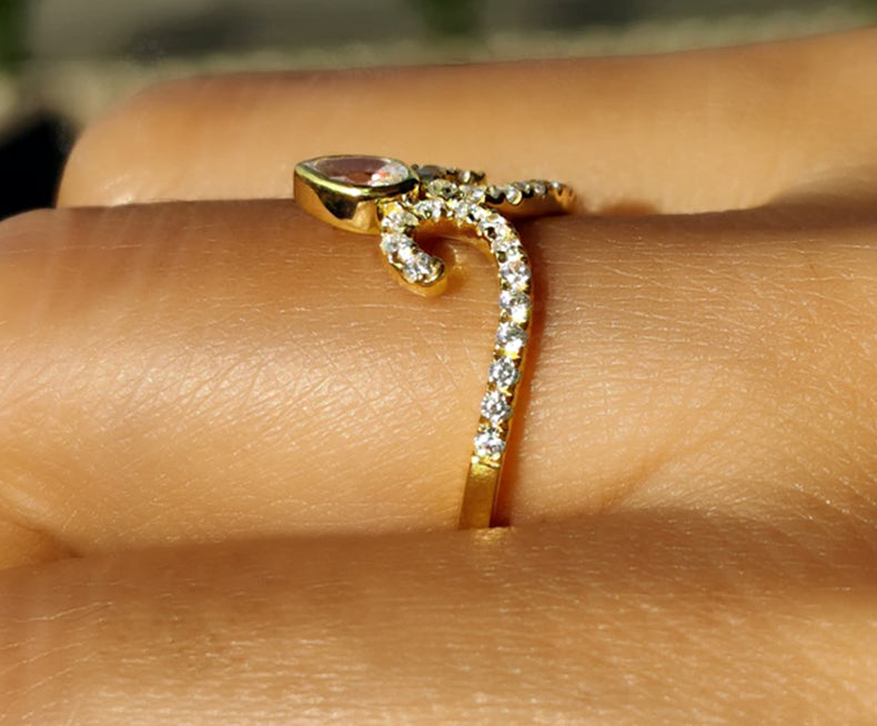 Elegant Vintage Chevron Band - V Shape Moissanite Beauty - Silver and Gold Ring - Unique Promise Ring - Dainty Ring - Anniversary Gift Ring