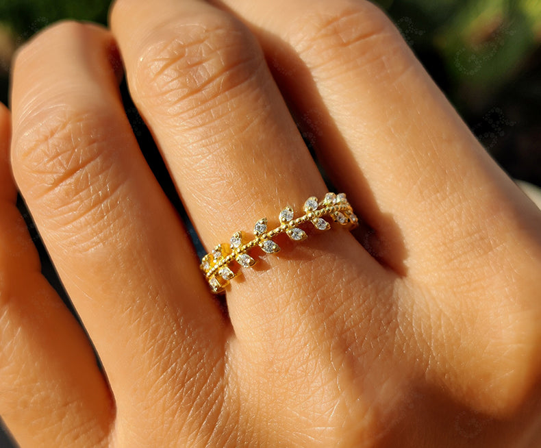 Nature-Inspired Full Eternity Floral Dainty Ring - Silver and Gold Round Moissanite Minimalist Ring - Perfect Wedding Band or Anniversary Gift for Her