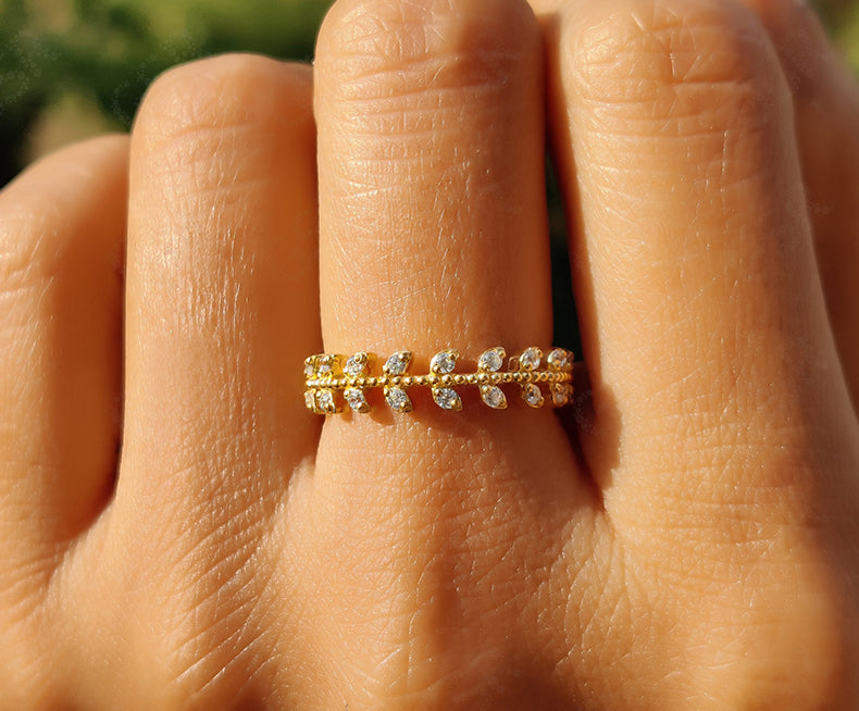 Nature-Inspired Full Eternity Floral Dainty Ring - Silver and Gold Round Moissanite Minimalist Ring - Perfect Wedding Band or Anniversary Gift for Her