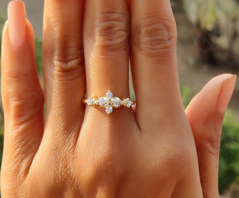 Timeless Elegance: Silver and Gold Vintage Floral Stacking Ring, a Delicate Art Deco Design for a Unique Minimalist Moissanite Promise Ring or Wedding Band