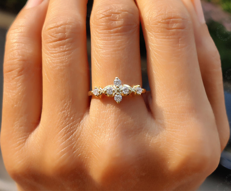Timeless Elegance: Silver and Gold Vintage Floral Stacking Ring, a Delicate Art Deco Design for a Unique Minimalist Moissanite Promise Ring or Wedding Band