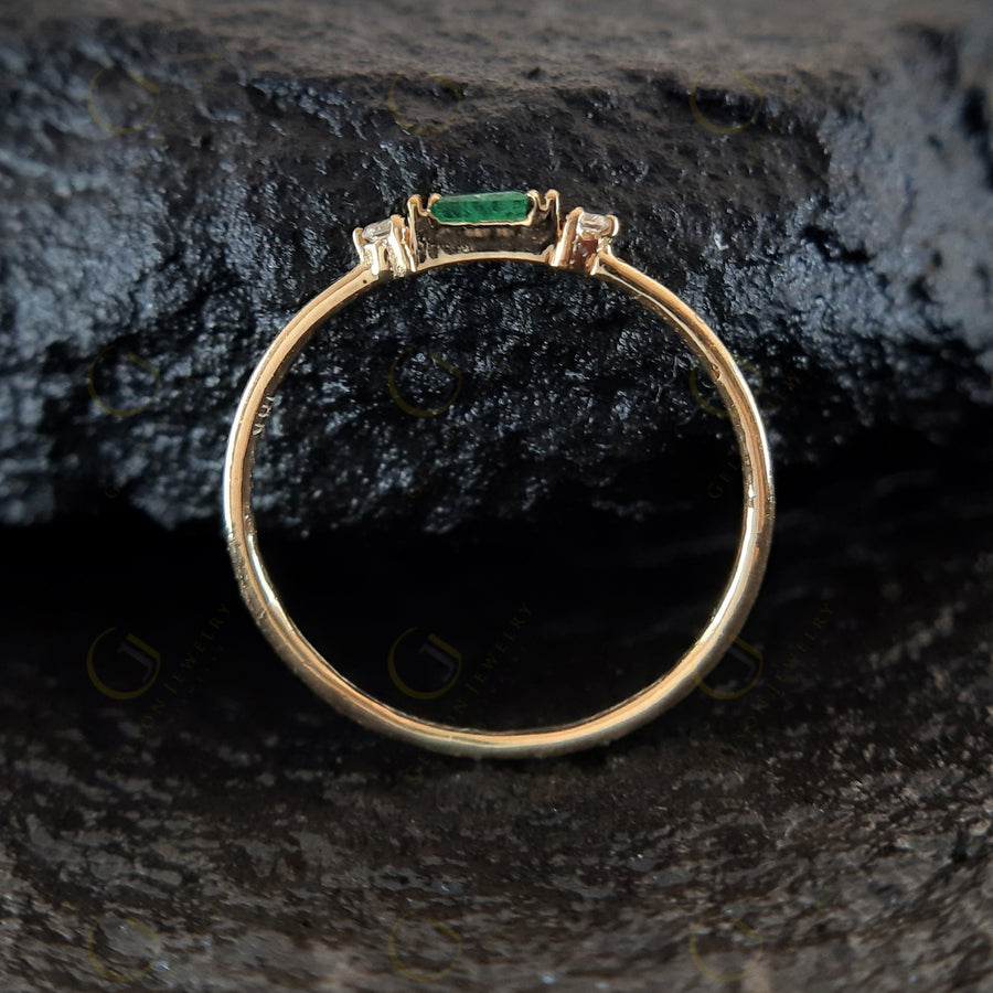 14K Gold Green Emerald Baguette Ring / 3 Stone Wedding Band Ring / Diamond Wedding Ring / Dainty Minimalist Ring / Stackable Ring For Women