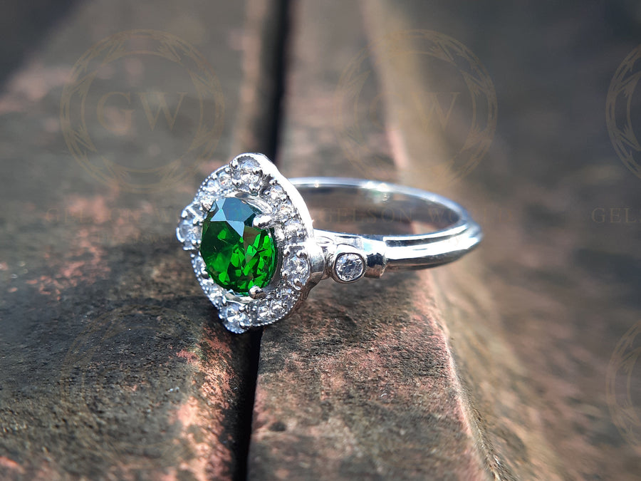 1.70 Ct Round Cut Green Emerald Vintage Engagement Ring, Emerald Gemstone Art Deco Halo Ring for women, Anniversary Silver Estate Ring