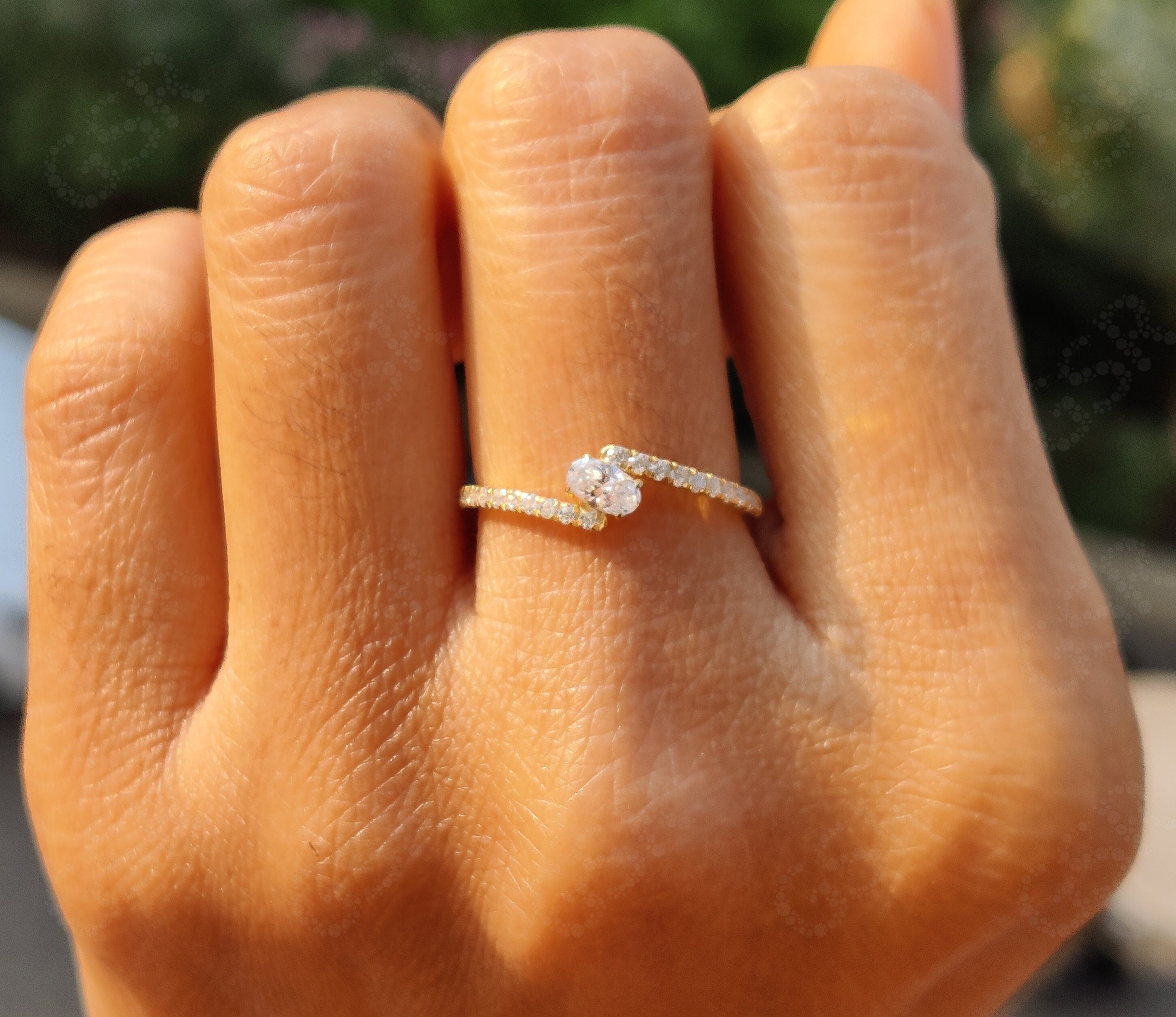 Timeless Elegance: Oval Moissanite Ring in Silver and Gold – The Perfect Cross Over Stacking Ring for a Minimalist and Dainty Women's Engagement Ring