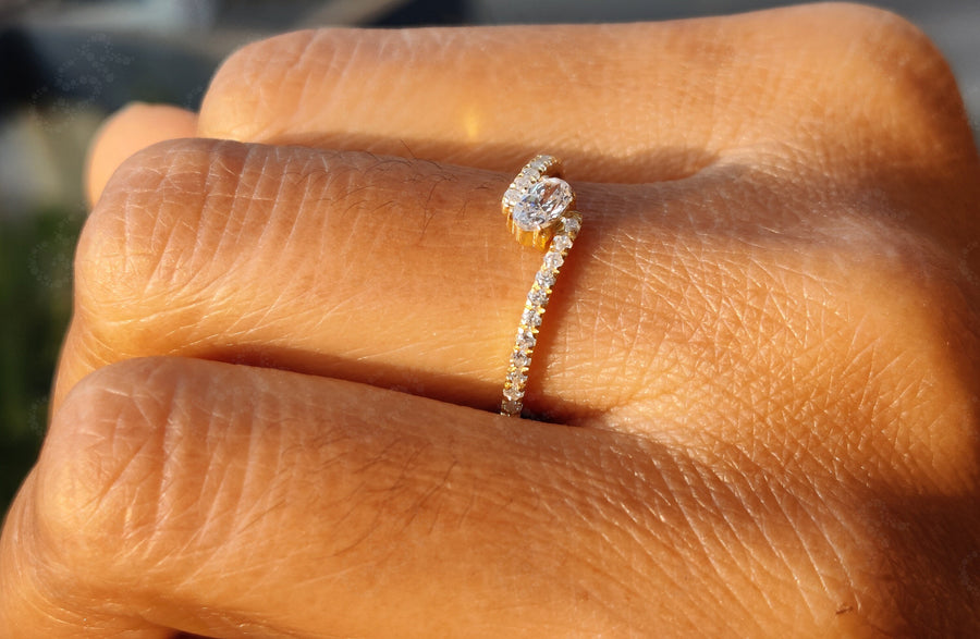 Timeless Elegance: Oval Moissanite Ring in Silver and Gold – The Perfect Cross Over Stacking Ring for a Minimalist and Dainty Women's Engagement Ring