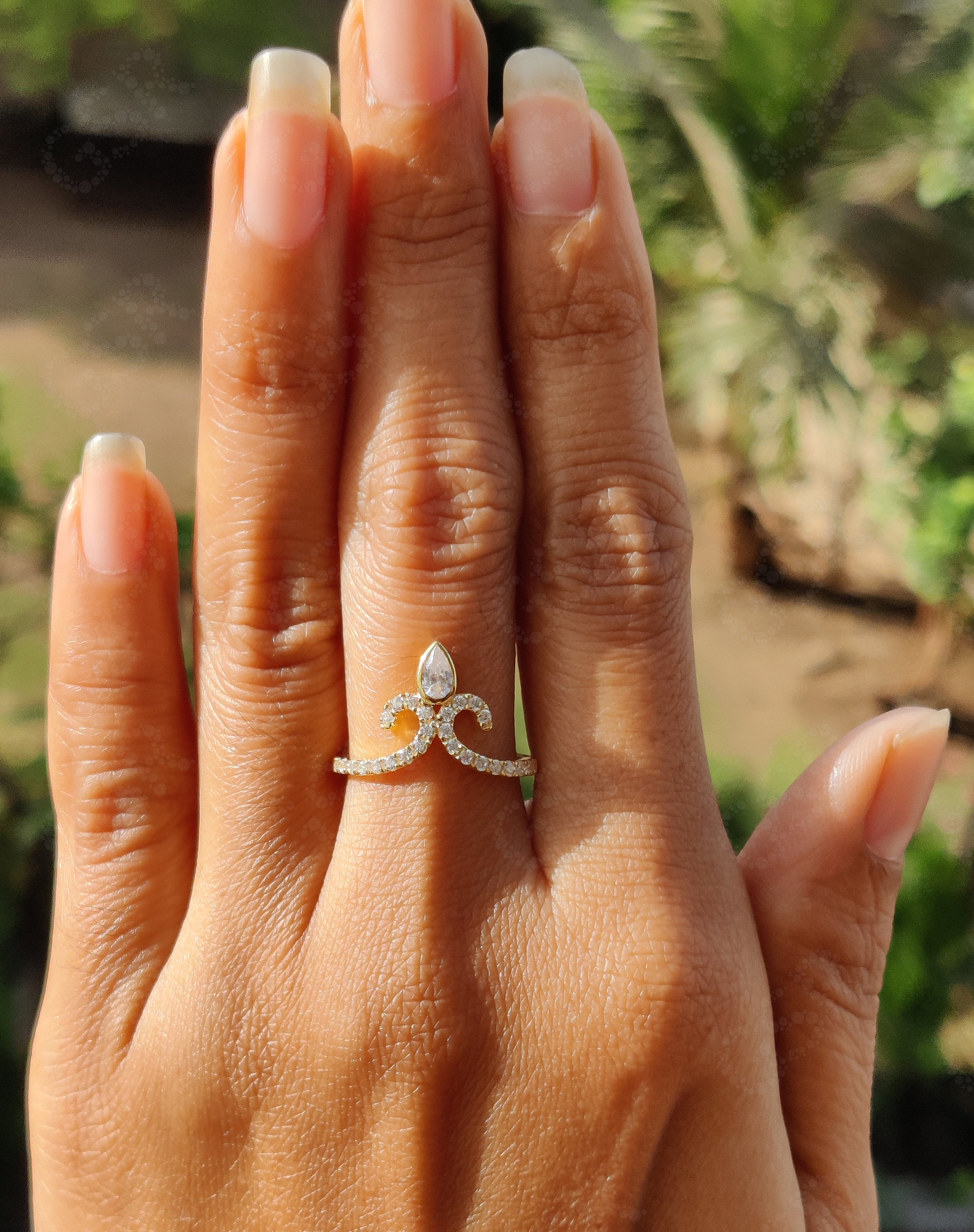 Elegant Vintage Chevron Band - V Shape Moissanite Beauty - Silver and Gold Ring - Unique Promise Ring - Dainty Ring - Anniversary Gift Ring