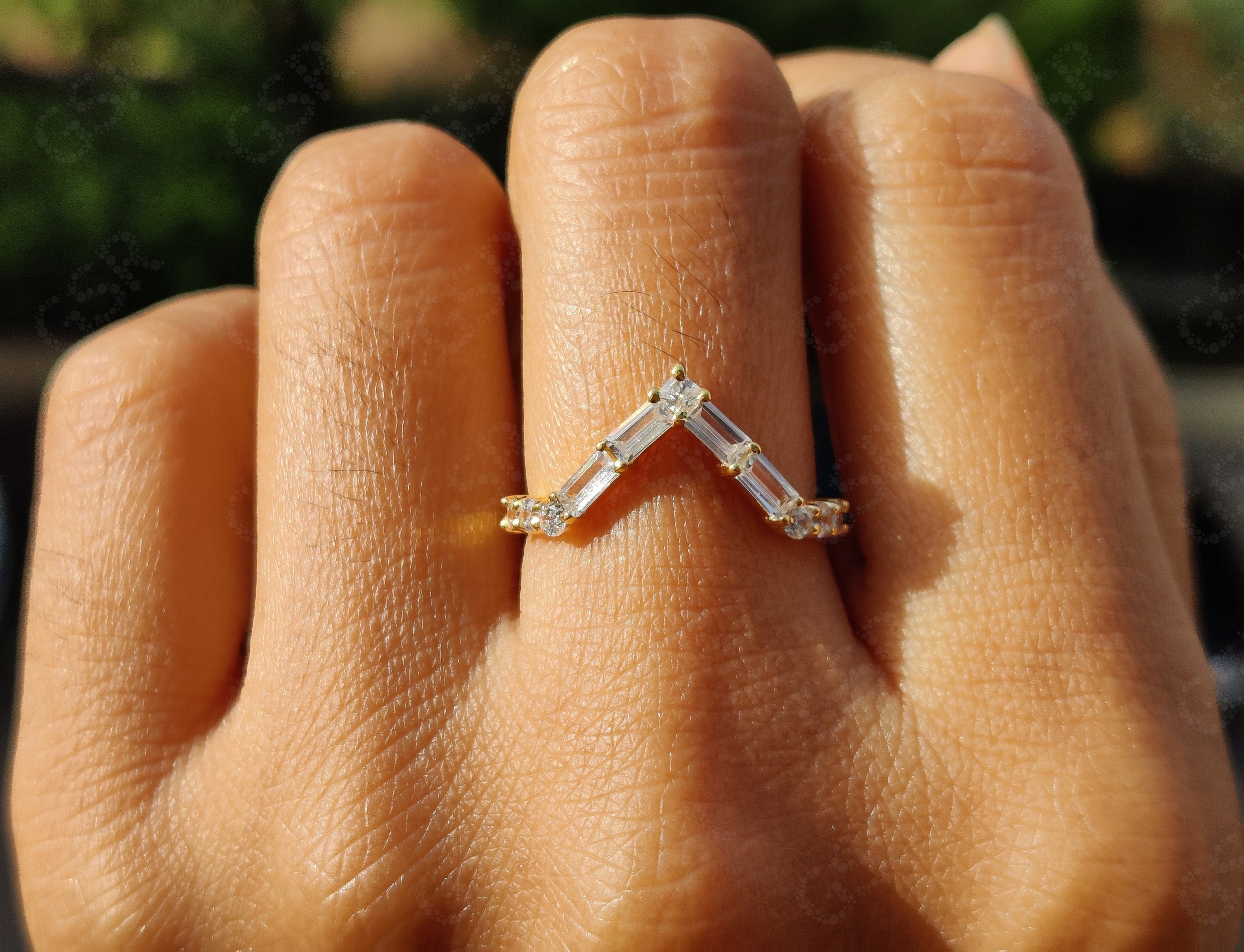 Elegant Gold Chevron Ring - V Shape Moissanite Wedding Band Beauty - Baguette Geometric Stacking Ring - Dainty Anniversary Gift Ring