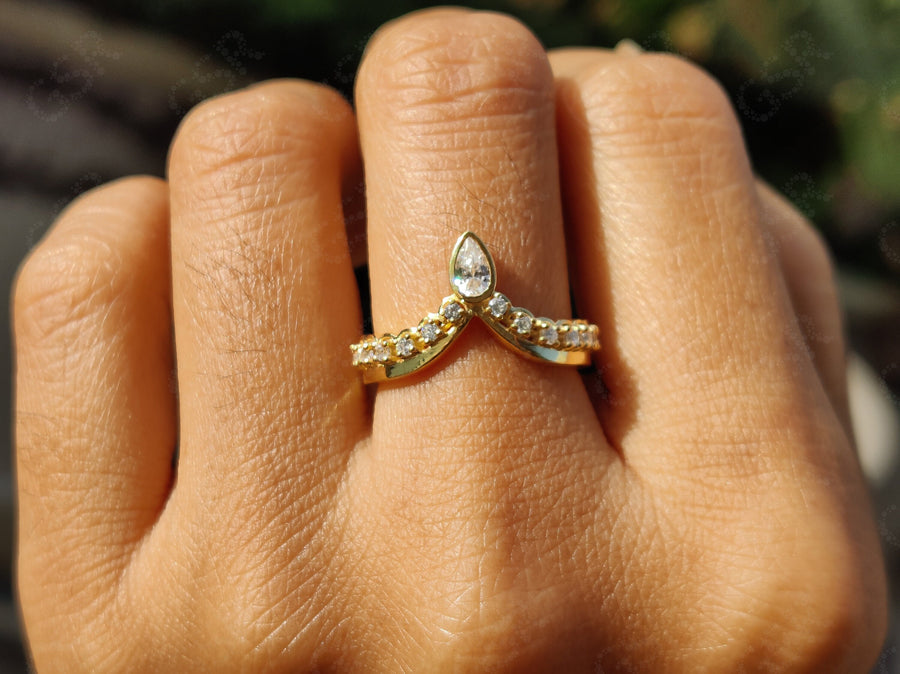 Royal Vintage Chevron Moissanite Wedding Ring: Silver and Yellow Gold Elegance for Your Anniversary