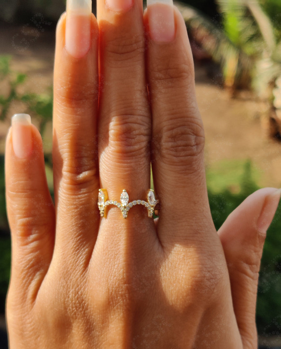 Elegant Wavy Moissanite Full Eternity Wedding Ring - Dainty Wavy Band with Silver and Gold Stacking Beauty - Minimalist Gold Ring, Unique Choice for Women