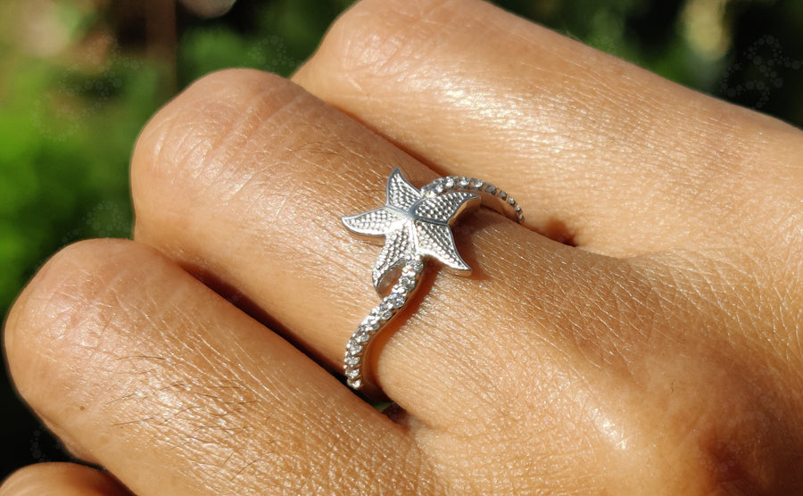 Elegant Silver and Gold Moissanite Starfish Ring - Unique Stacking Beauty Inspired by Sea Stars - Dainty Minimalist Ring for Women