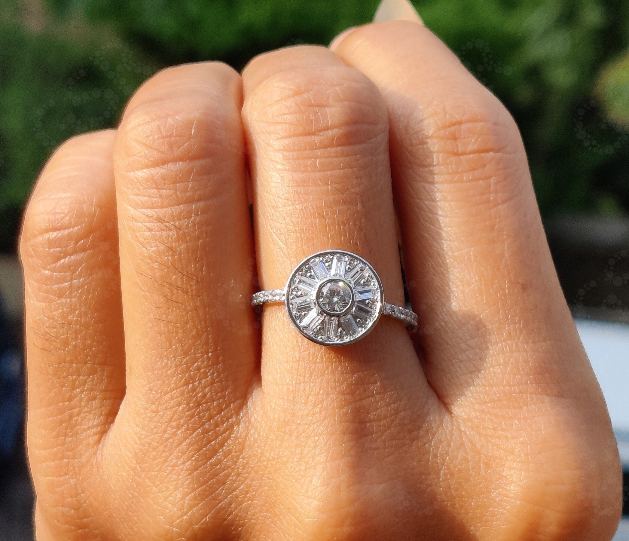 Round Cluster Ring - Elevate Your Style with a Moissanite Stacking Ring in Silver and White Gold, a Chic and Invisible Stackable Ring for a Minimalist Look, Ideal as a Dainty Promise Ring for Women