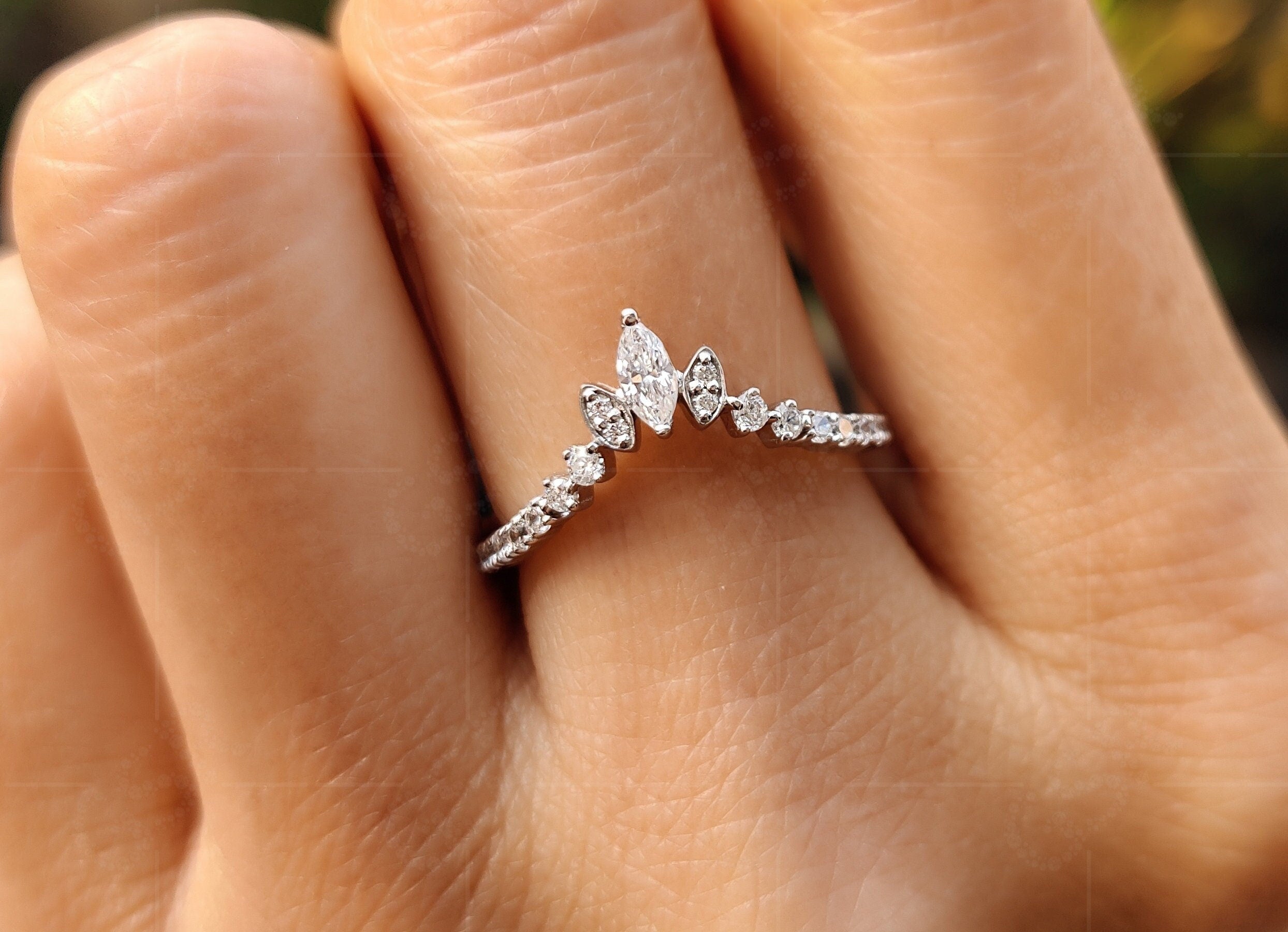 Delicate Chevron V-Shape Moissanite Curved Wedding Ring in Silver and White Gold – A Promise of Elegance and Grace