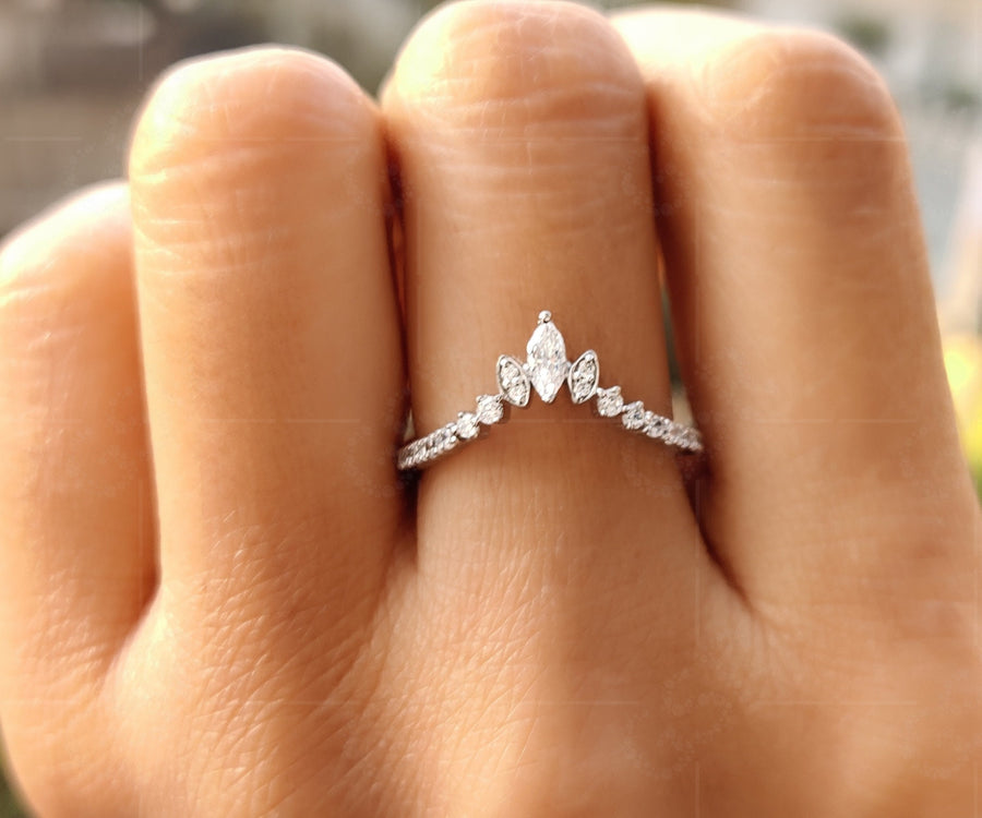 Delicate Chevron V-Shape Moissanite Curved Wedding Ring in Silver and White Gold – A Promise of Elegance and Grace