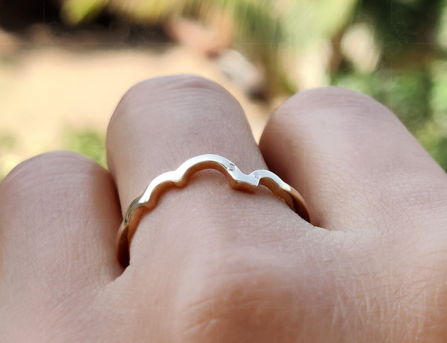 Elegant Plain Gold and Silver Wave Style Band - Minimalist Gold Ring for Dainty Wedding Band Women - Ocean Wave Delicate Stackable Beauty with Flush Two Stone Band