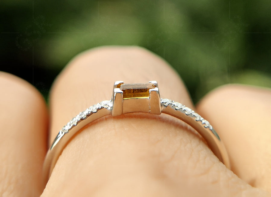 Elegant Citrine Baguette Ring - November Birthstone Beauty - Dainty Stacking Ring with Yellow Stone - Delicate Stackable Ring, Perfect for Moms