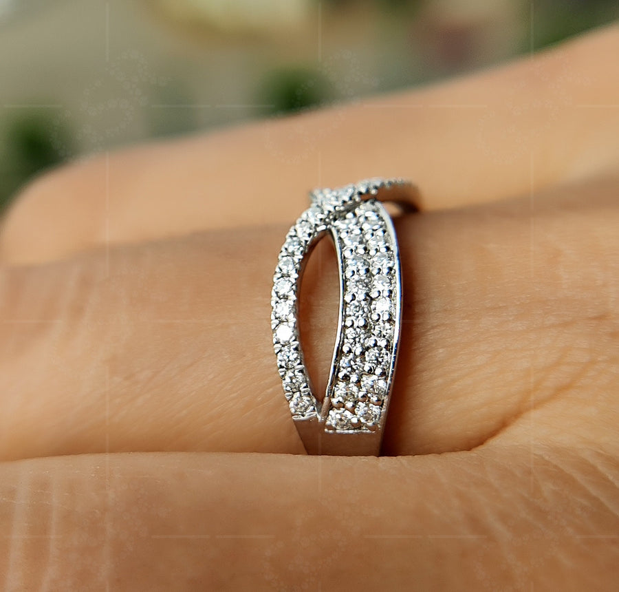 Elegant Moissanite Criss Cross Ring - X Shape Wedding Bands for Women - Stylish Crossover Statement Ring with Overlapping Multi-Row Design - Ideal Anniversary Ring